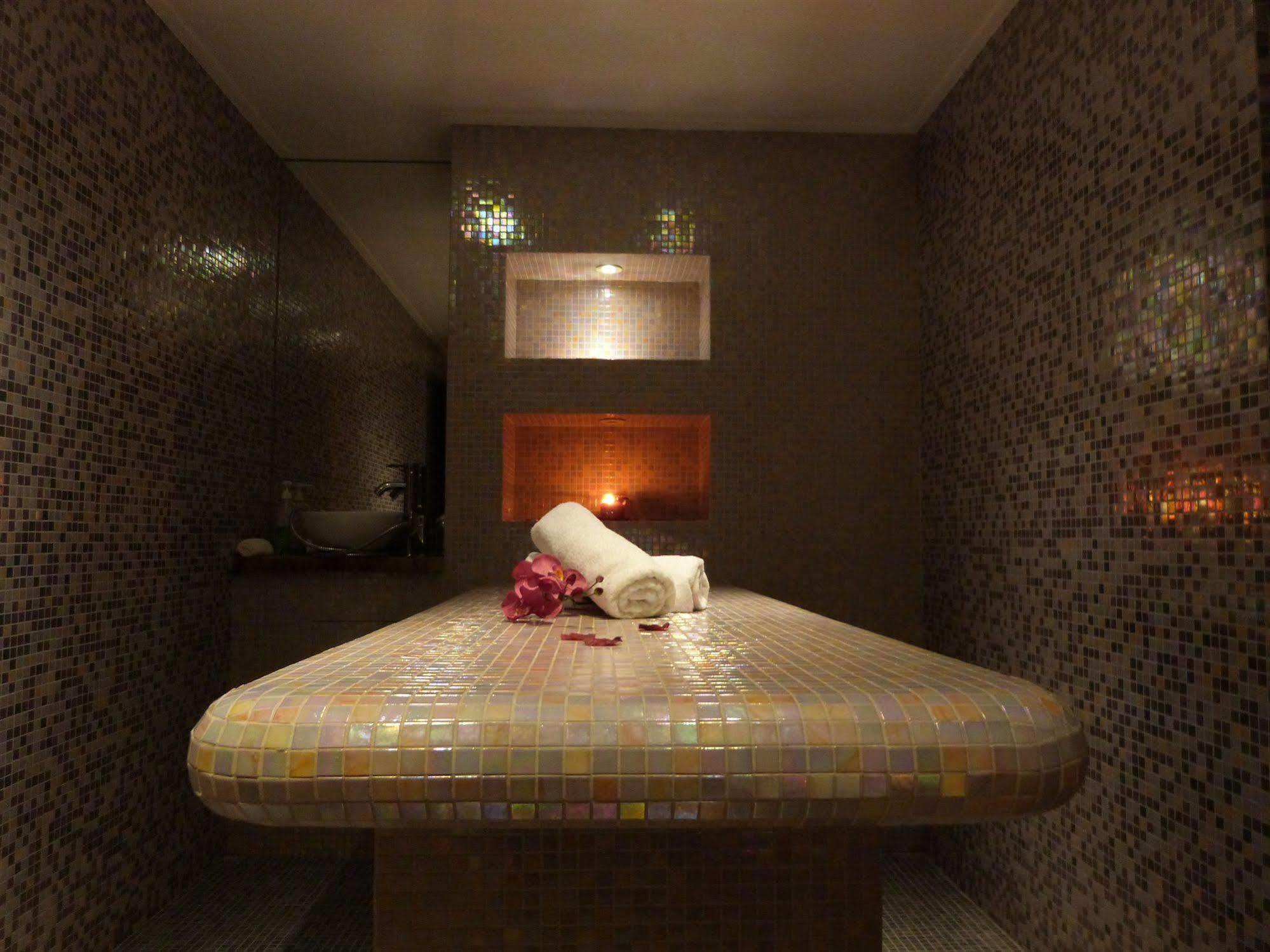 Ax Hotel Spa & Restaurant Chorges Exterior foto